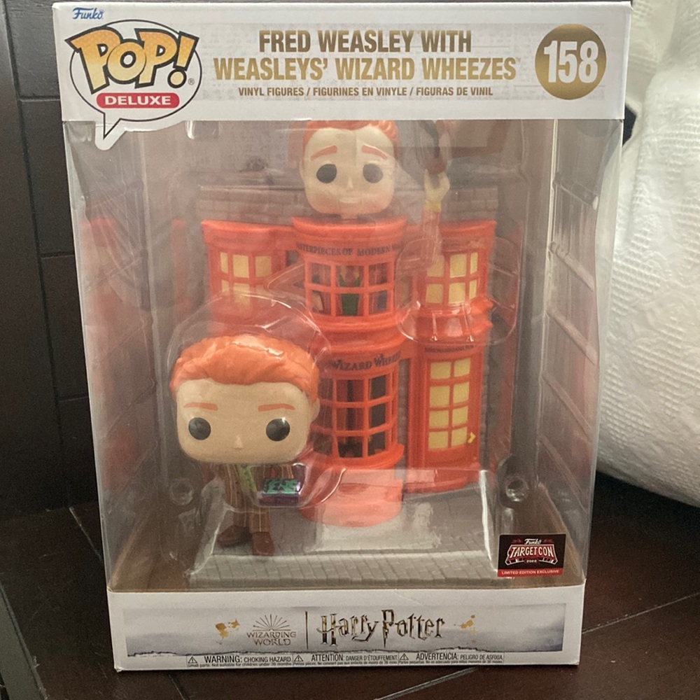 Fred Weasley with Weasley Wizard Wheezes Funko POP